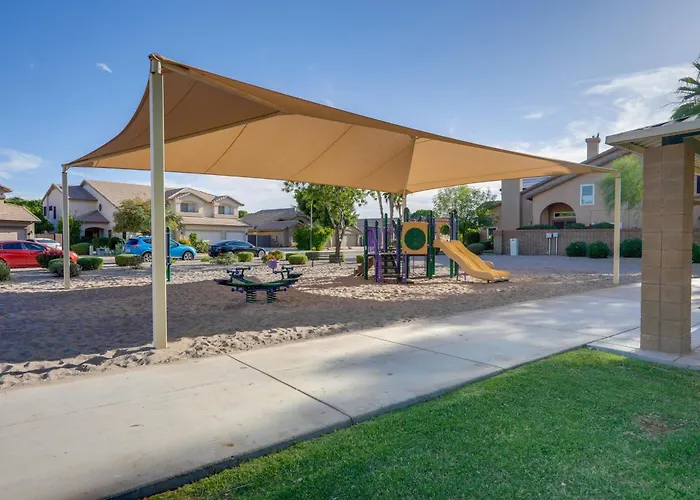 Private Pool: Group-friendly Getaway! Holiday home