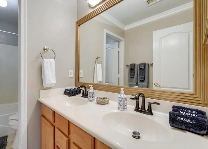Holiday home Private Pool: Group-friendly Getaway! *