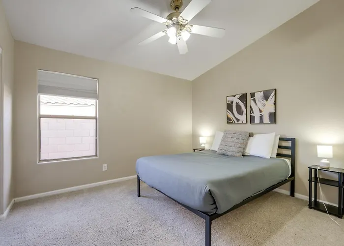 Holiday home Private Pool: Group-friendly Getaway!