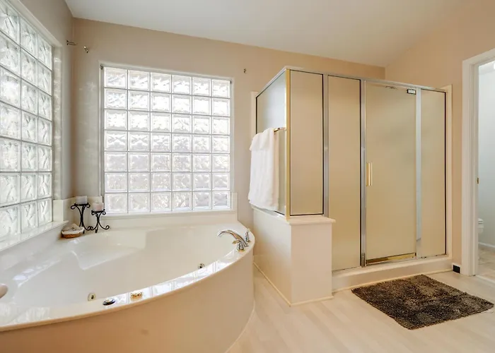 Private Pool: Group-friendly Getaway! Holiday home