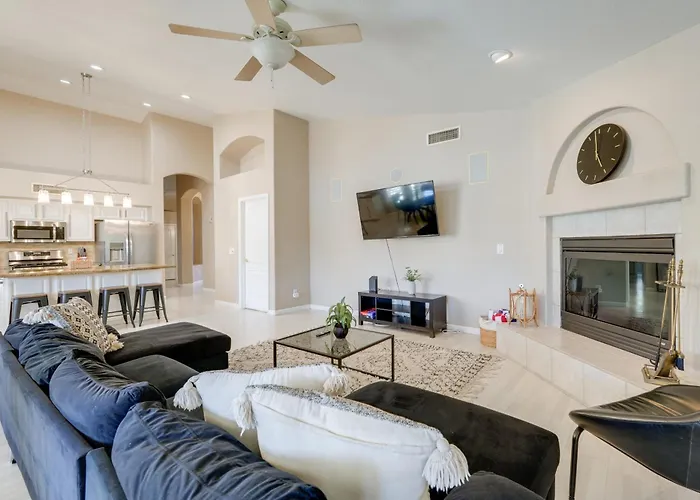 Private Pool: Group-friendly Getaway! Holiday home *