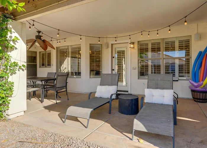 Holiday home Private Pool: Group-friendly Getaway!